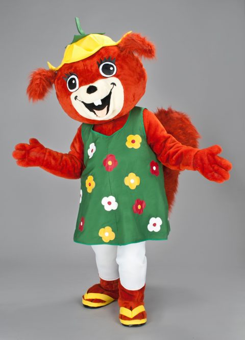 Squirrel with apron